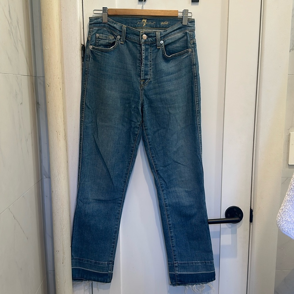 7 for all man kind women’s jeans as 27. Lightly worn